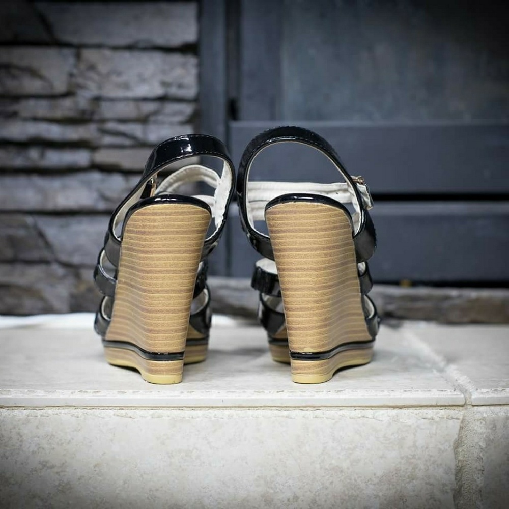 Sandals - Picture 3 of 3